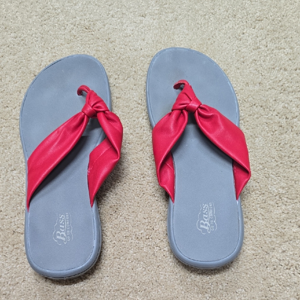 Bass Red & Gray Thong Sandals | 6.5